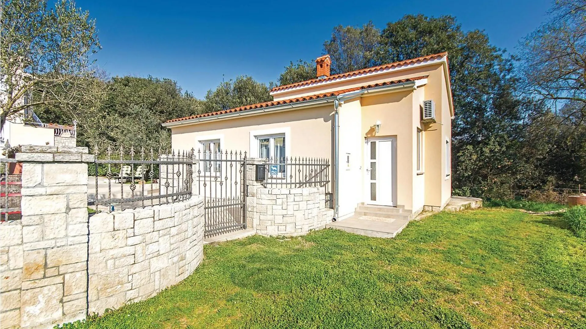 Lovely Home In Pula With Wifi Ferienhaus